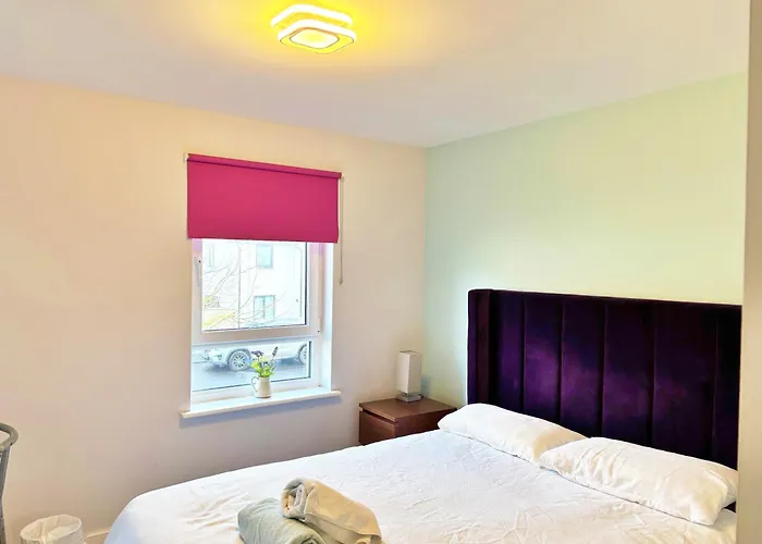 3 Bed House With Parking Near Airport
