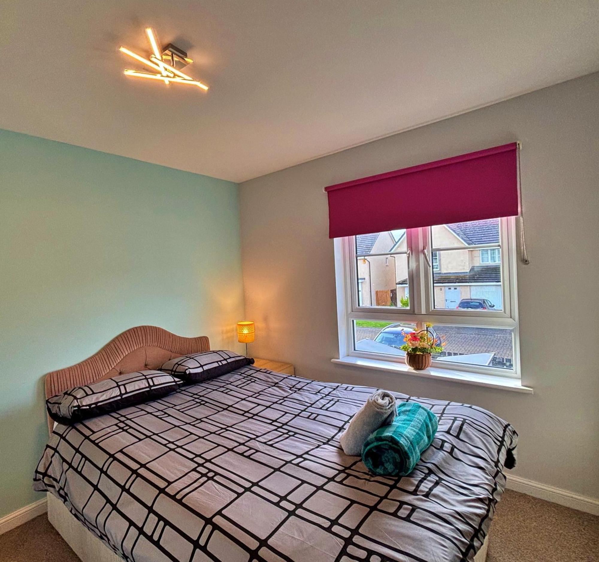 Дом отдыха 3 Bed House With Parking Near Airport Эдинбург
