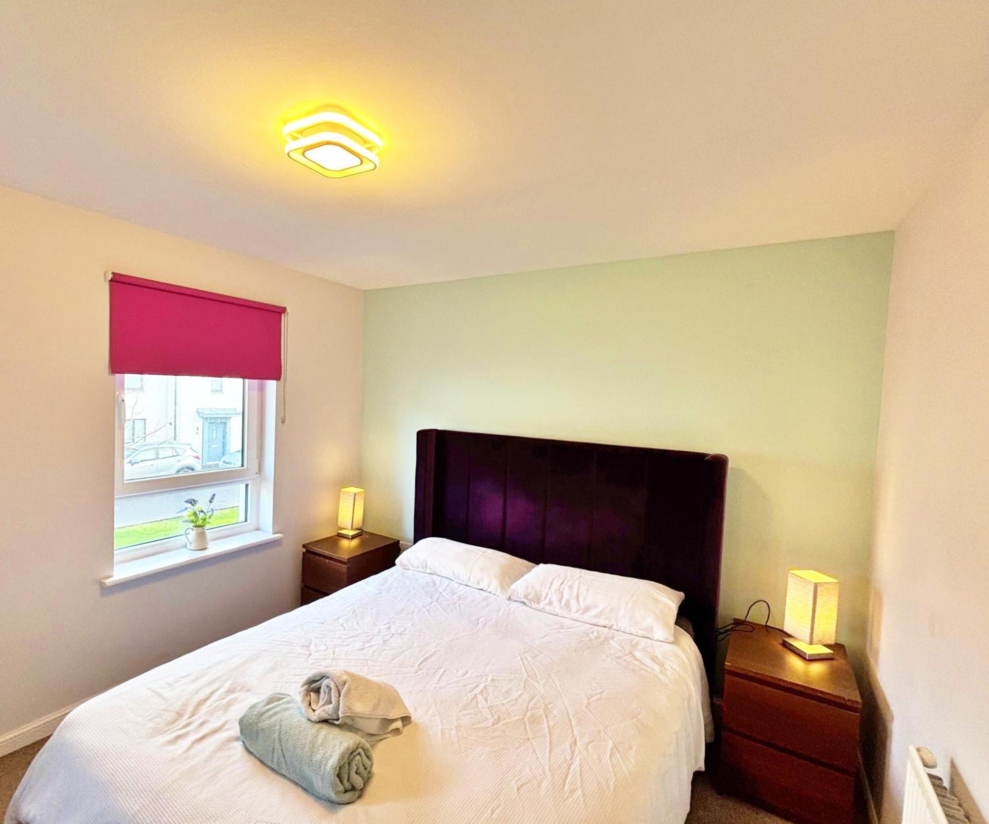 3 Bed House With Parking Near Airport Дом отдыха *