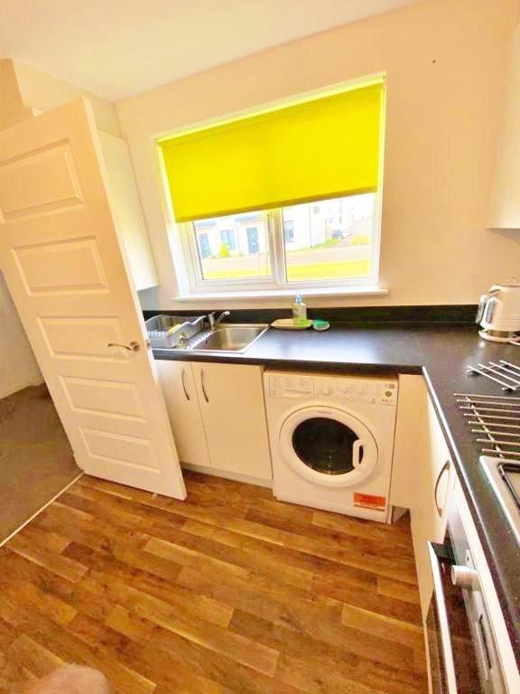 Дом отдыха 3 Bed House With Parking Near Airport *