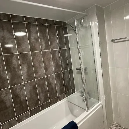 Вилла 3 Bed House With Parking Near Airport Эдинбург Экстерьер фото