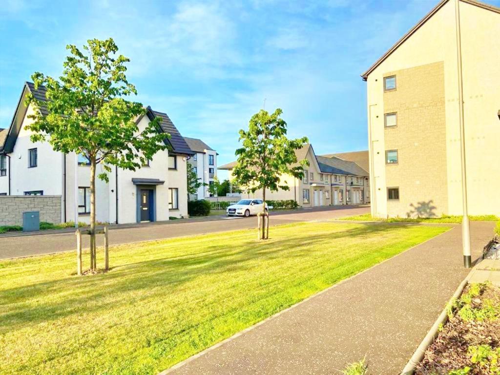 3 Bed House With Parking Near Airport Edimburgo